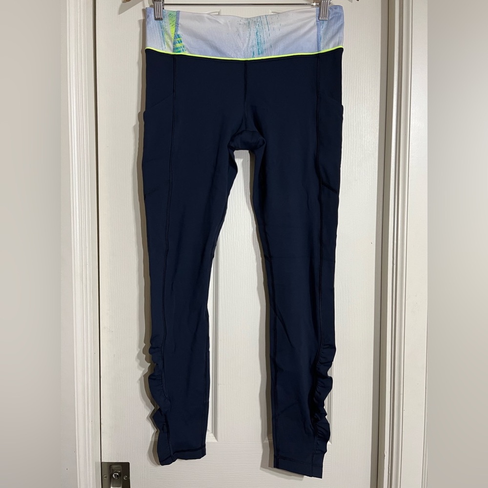 Lululemon Speed Tight IV *Brushed
Inkwell / Wind Chill White Lullaby / Ray
